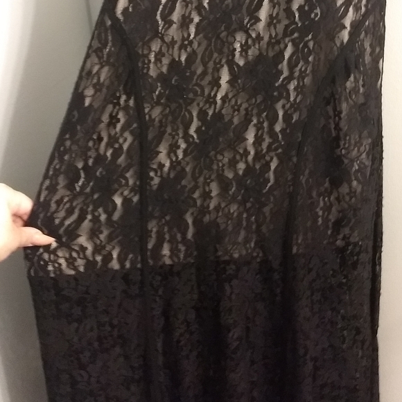 Lace dress - Picture 3 of 4